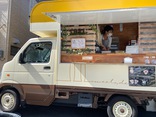 三津浜商店街に現れたアイスクリームカー「921Kitchen」