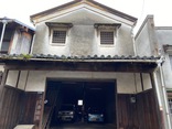 三津浜に残る歴史的建造物「塩元売捌所」