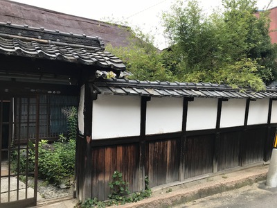 築約１６０年。２つの蔵を持つ元質屋さん住居